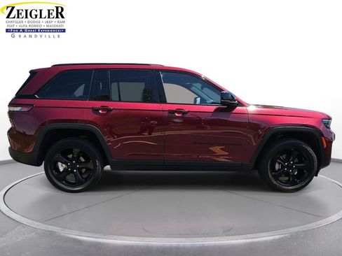 Certified 2023 Jeep Grand Cherokee Altitude AWD/4WD image 4