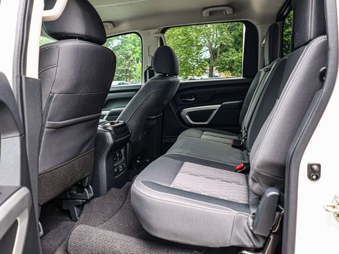 Used 2024 Nissan Titan SV w/ SV Convenience Package RWD image 16