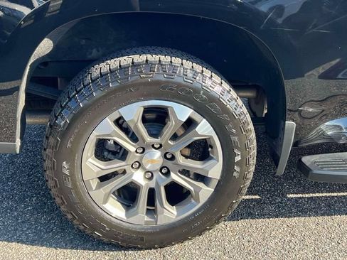 Used 2024 Chevrolet Silverado 1500 High Country w/ Technology Package AWD/4WD image 12