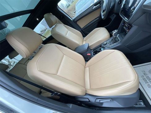 Used 2022 Volkswagen Tiguan SE w/ Panoramic Sunroof Package image 21