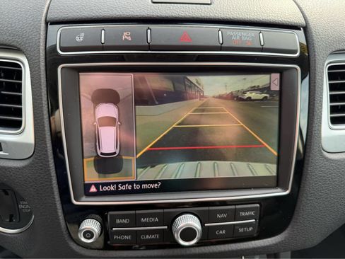 Used 2016 Volkswagen Touareg Executive image 18