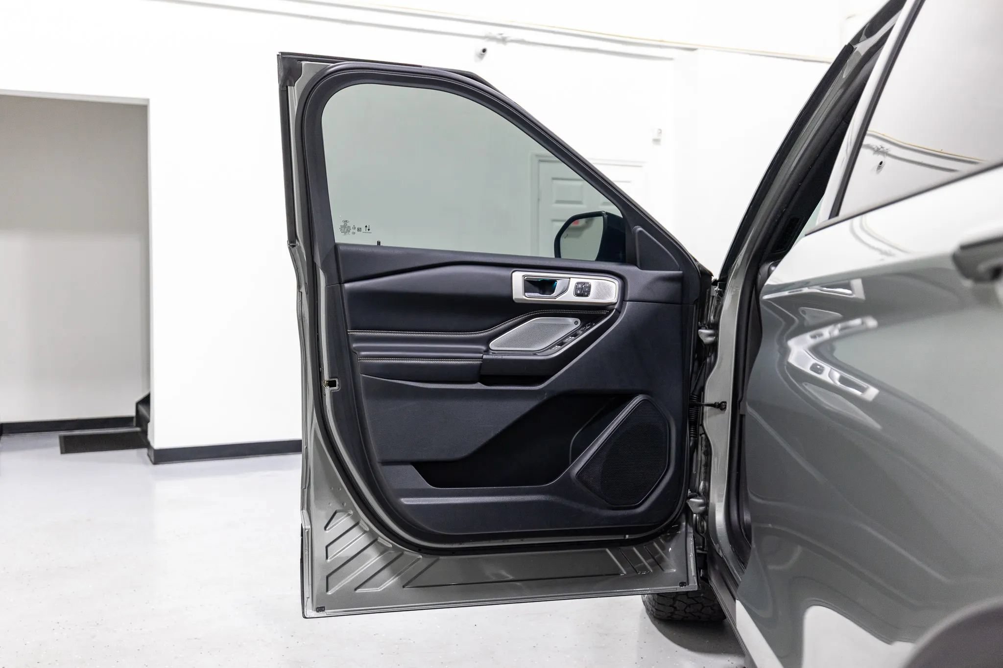 Used 2020 Ford Explorer ST w/ Premium Technology Package AWD/4WD image 33