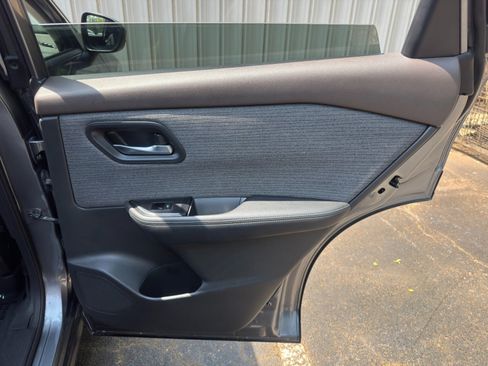 Used 2022 Nissan Rogue SV FWD image 37