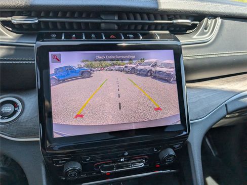 Used 2022 Jeep Grand Cherokee L Limited AWD/4WD image 32