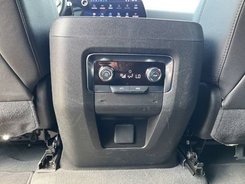Used 2025 Chevrolet Tahoe Z71 AWD/4WD image 30