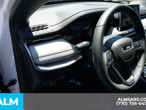 Used 2025 Jeep Compass Limited AWD/4WD image 39