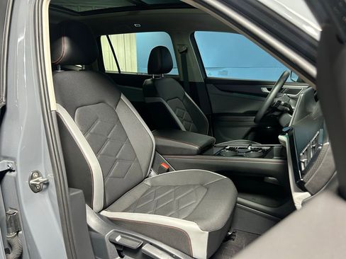 Used 2024 Volkswagen Atlas Peak Edition SE AWD/4WD image 51