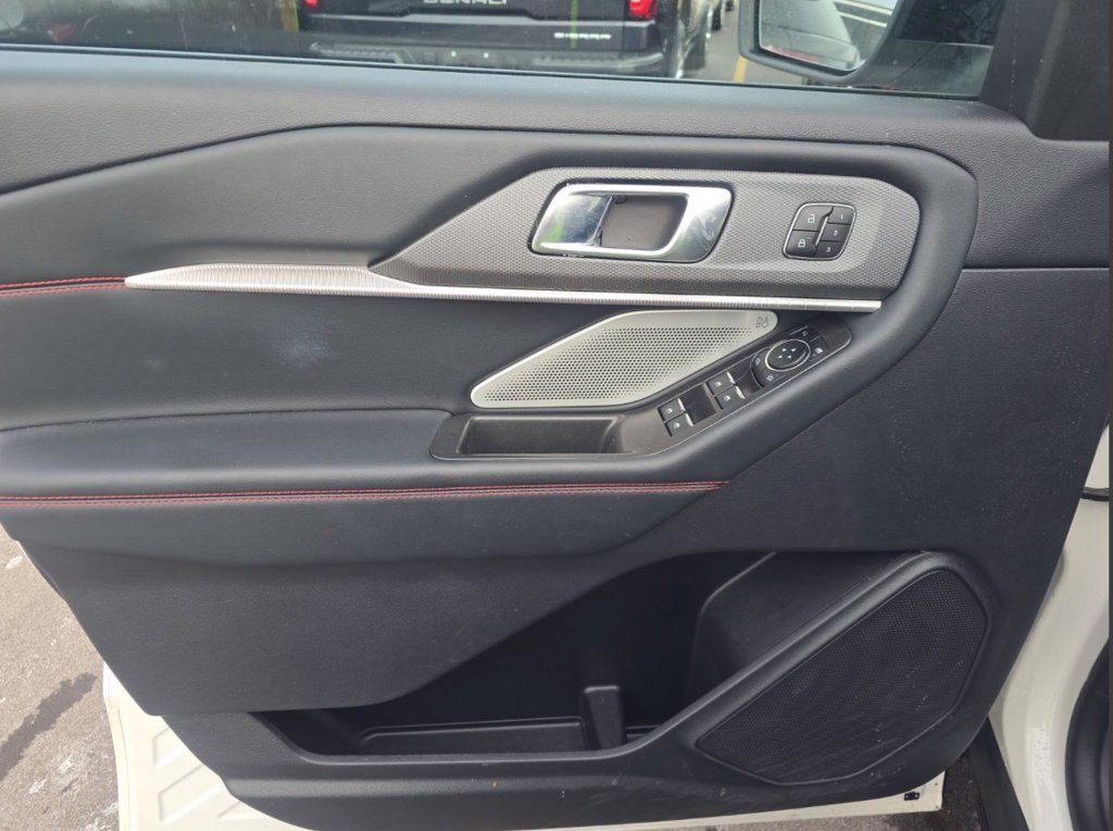 Used 2025 Ford Explorer ST AWD/4WD image 11