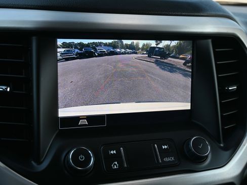 Used 2023 GMC Acadia SLT image 18