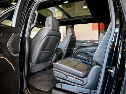 Used 2023 Cadillac Escalade ESV Premium Luxury image 18