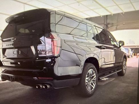 Used 2025 Chevrolet Suburban Z71 AWD/4WD image 2