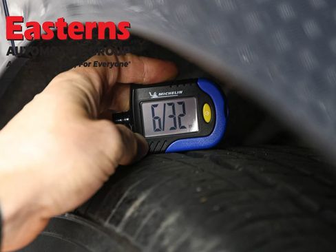 Used 2023 Chrysler Pacifica Touring-L FWD image 28