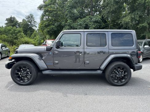 Used 2025 Jeep Wrangler Unlimited Sahara AWD/4WD image 8