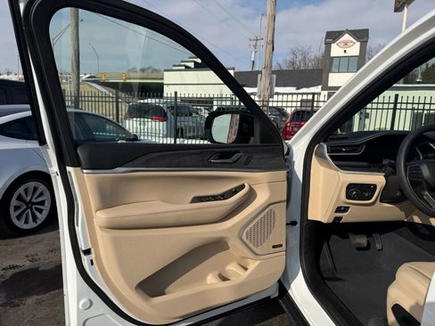 Used 2022 Jeep Grand Cherokee Limited 4xe w/ Luxury Tech Group II image 30