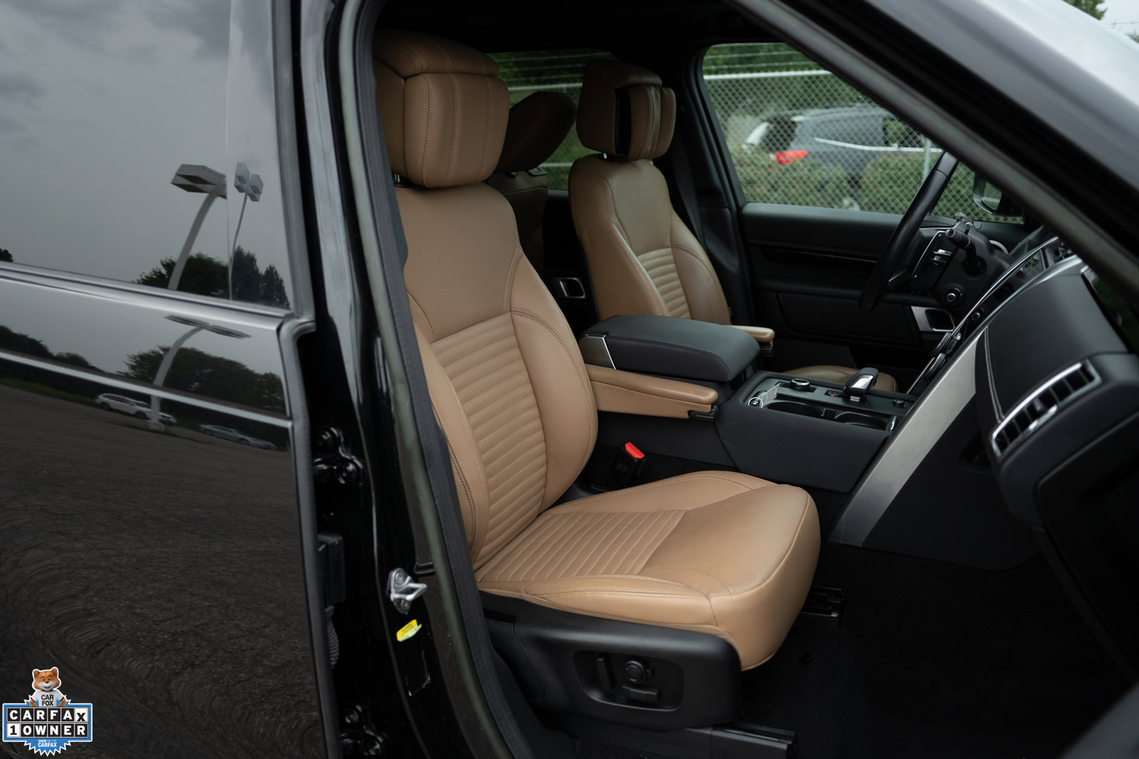 Used 2023 Land Rover Discovery HSE R-Dynamic AWD/4WD image 2
