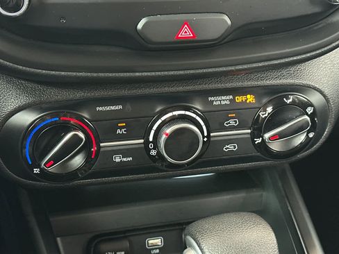 Used 2023 Kia Soul LX w/ LX Technology Package FWD image 22