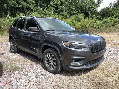 Used 2019 Jeep Cherokee Latitude Plus image 2