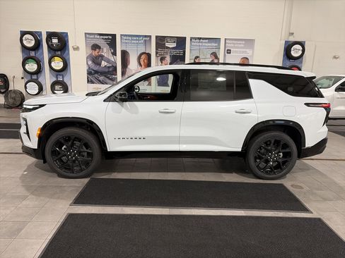 New 2026 Chevrolet Traverse RS w/ LPO, Floor Liner Package image 9