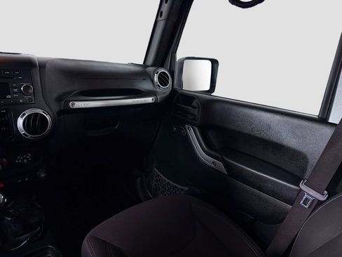 Used 2017 Jeep Wrangler Unlimited Sahara w/ Connectivity Group AWD/4WD image 22