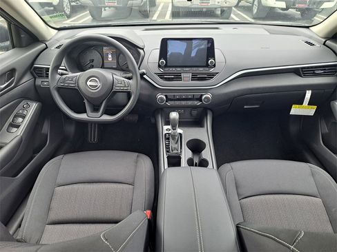 Used 2025 Nissan Altima 2.5 S image 10