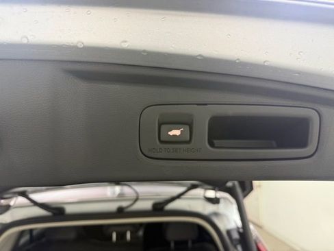 Used 2025 Honda CR-V EX-L image 8