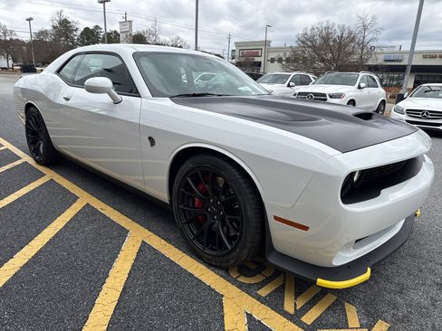 Used 2015 Dodge Challenger SRT Hellcat image 10