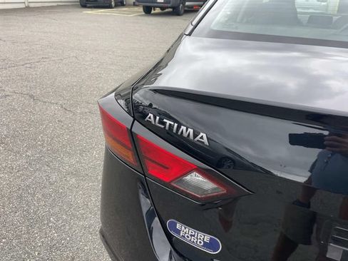 Used 2024 Nissan Altima 2.5 SV FWD image 5