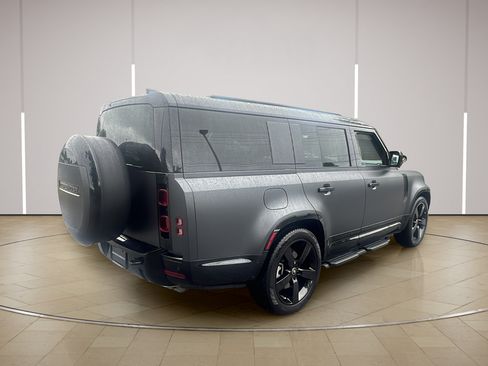 Used 2025 Land Rover Defender 130 X-Dynamic SE AWD/4WD image 7