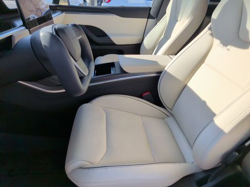 Used 2023 Tesla Model X Plaid image 24