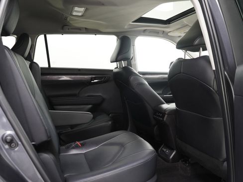 Used 2024 Toyota Highlander Limited AWD/4WD image 15