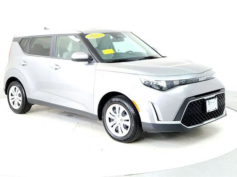 Used 2023 Kia Soul LX image 7