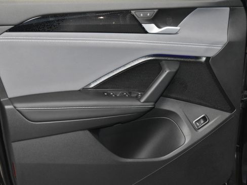 New 2026 Volkswagen Tiguan SE image 3