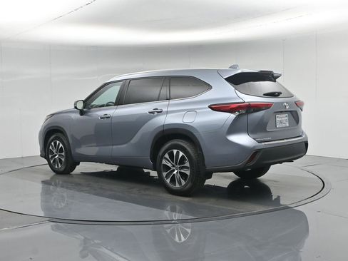 Used 2021 Toyota Highlander XLE FWD image 7