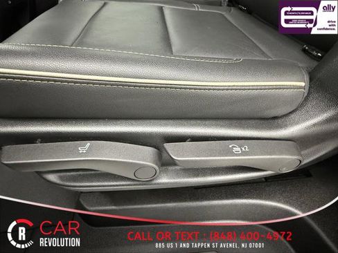 Used 2024 GMC Yukon XL SLT image 51