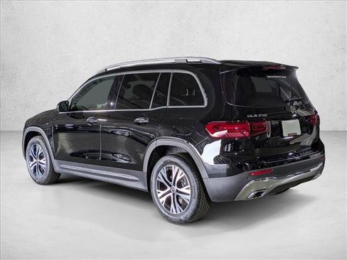 Used 2025 Mercedes-Benz GLB 250 image 11