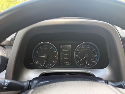 Used 2017 Toyota RAV4 Limited image 17