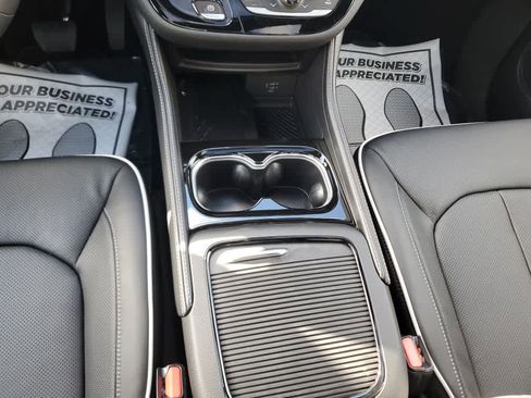 New 2026 Chrysler Pacifica Limited w/ S Appearance Package image 22