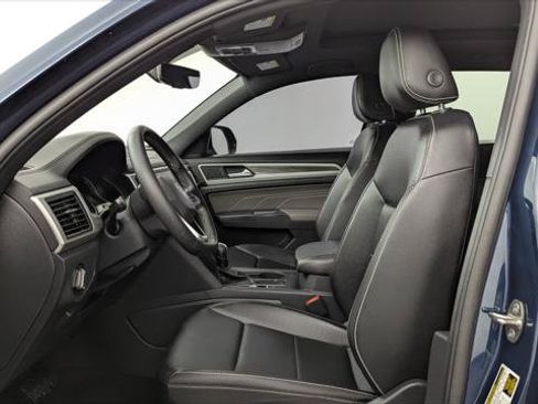 Used 2021 Volkswagen Atlas Cross Sport SE w/ Panoramic Sunroof Package FWD image 13