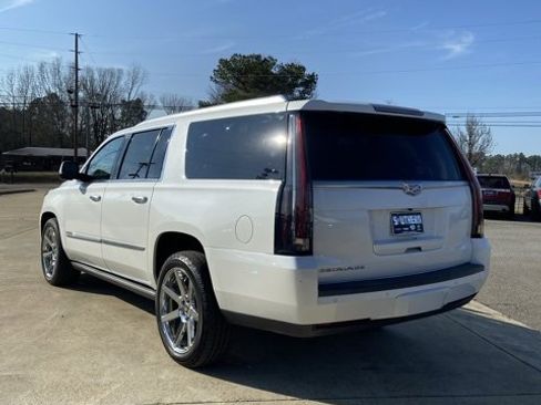 Used 2016 Cadillac Escalade ESV Premium image 7