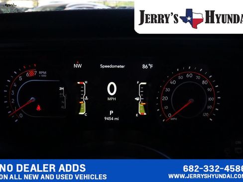 Used 2025 Jeep Wrangler Unlimited Rubicon AWD/4WD image 11
