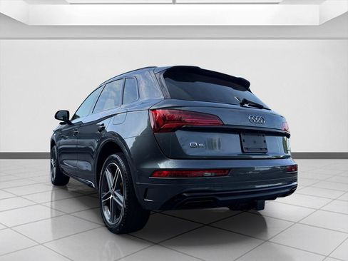Used 2022 Audi Q5 e Premium Plus w/ Premium Plus Package AWD/4WD image 3