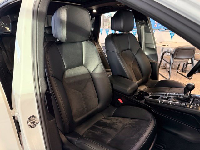 Used 2018 Porsche Macan AWD/4WD image 26