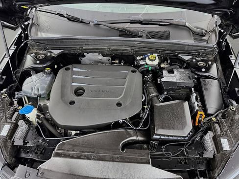 Used 2023 Volvo XC40 B4 Ultimate image 33