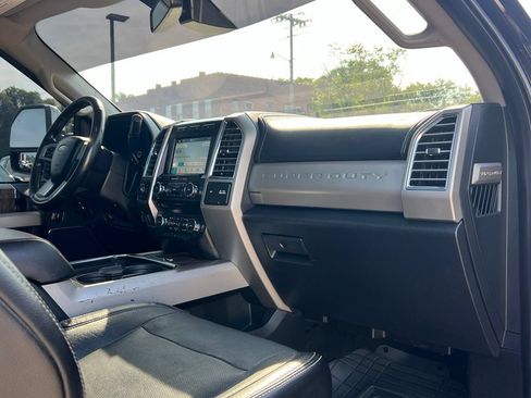 Used 2017 Ford F250 Lariat w/ Lariat Ultimate Package AWD/4WD image 23
