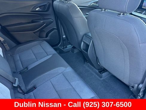 Used 2025 Chevrolet Trax RS FWD image 19