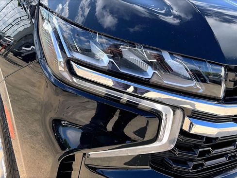 Used 2023 Chevrolet Suburban LS RWD image 28