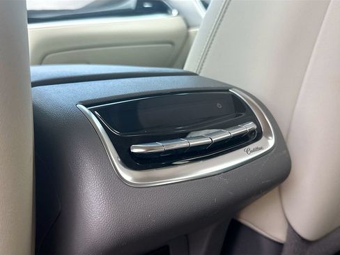 Used 2022 Cadillac XT6 Premium Luxury FWD image 29