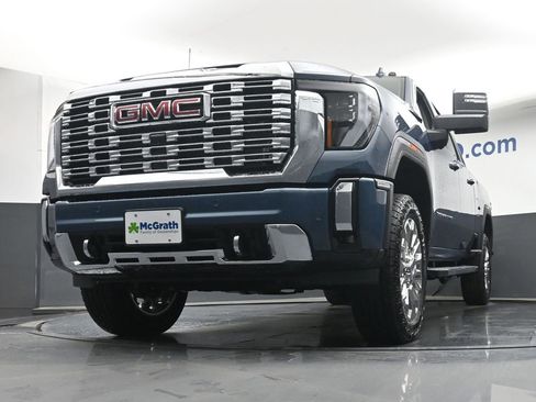 New 2026 GMC Sierra 2500 Denali w/ Technology Package AWD/4WD image 7