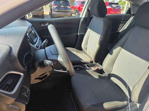 Used 2021 Hyundai Accent SE FWD image 13
