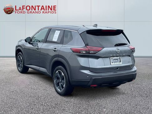Used 2025 Nissan Rogue SV AWD/4WD image 5